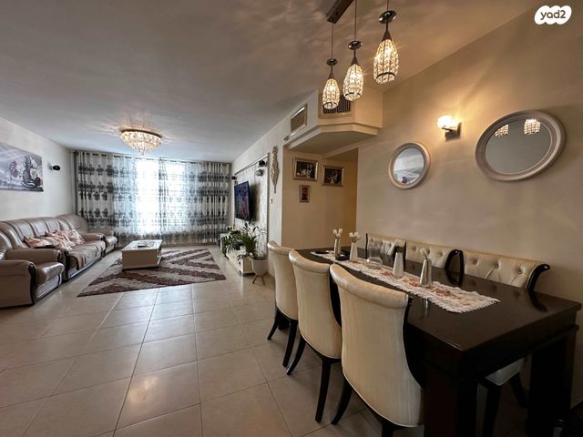 קיבוץ גלויות 