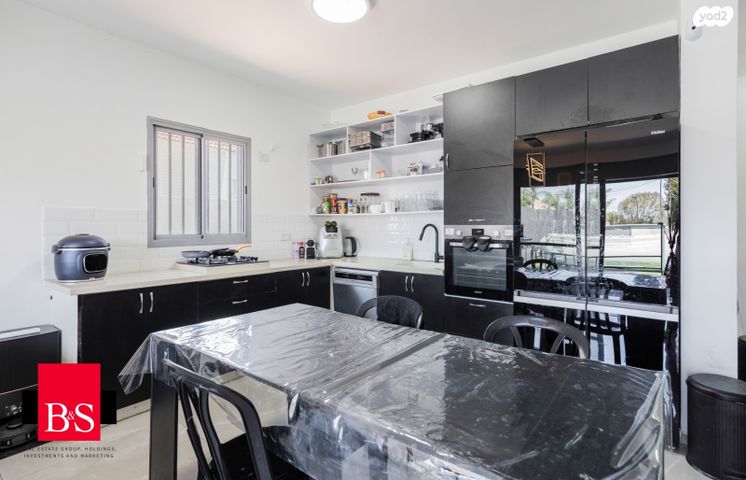 דו משפחתי, הרב ז. גולד 17, נאות גנים, נתניה