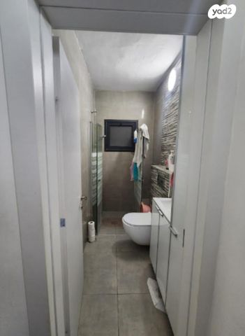 דירה, פרופ' איינשטיין, ב' / צפון מערב העיר, רחובות