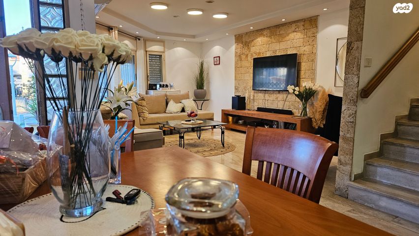 דו משפחתי, נהריה