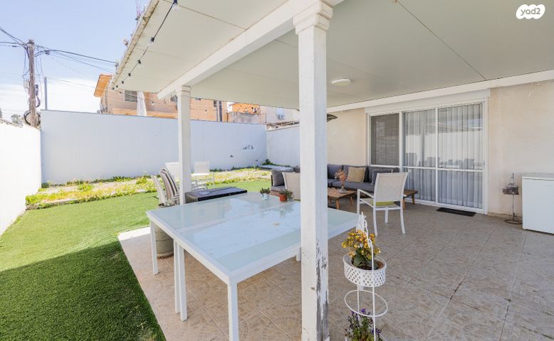 דו משפחתי, עין שריד