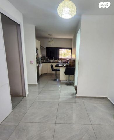 דירה, פרופ' איינשטיין, ב' / צפון מערב העיר, רחובות