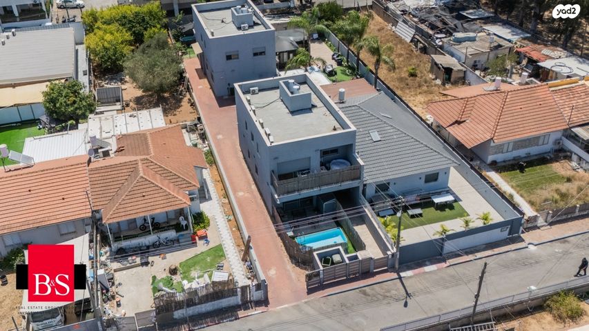 דו משפחתי, הרב ז. גולד 17, נאות גנים, נתניה