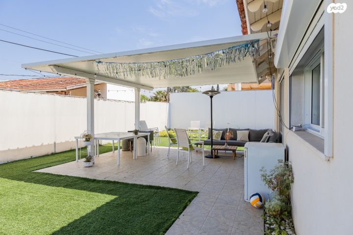 דו משפחתי, עין שריד