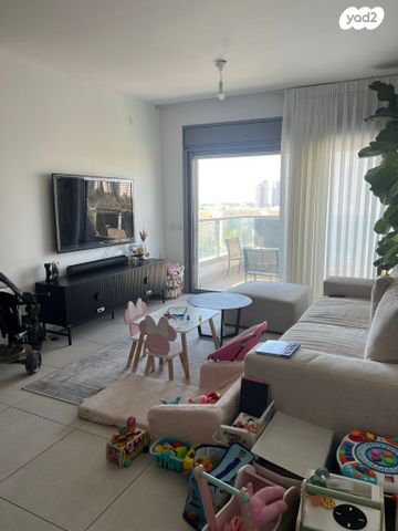 דירה, יגאל ידין 11, המגינים, מודיעין מכבים רעות