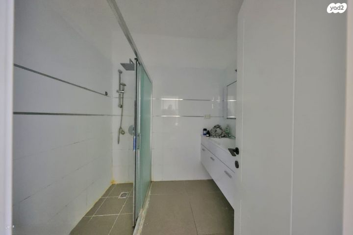 דירה, מנחם בגין, נווה גנים, קרית מוצקין