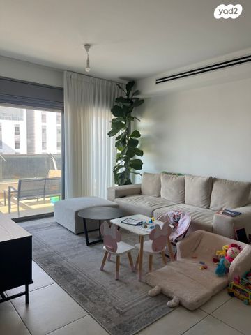 דירה, יגאל ידין 11, המגינים, מודיעין מכבים רעות