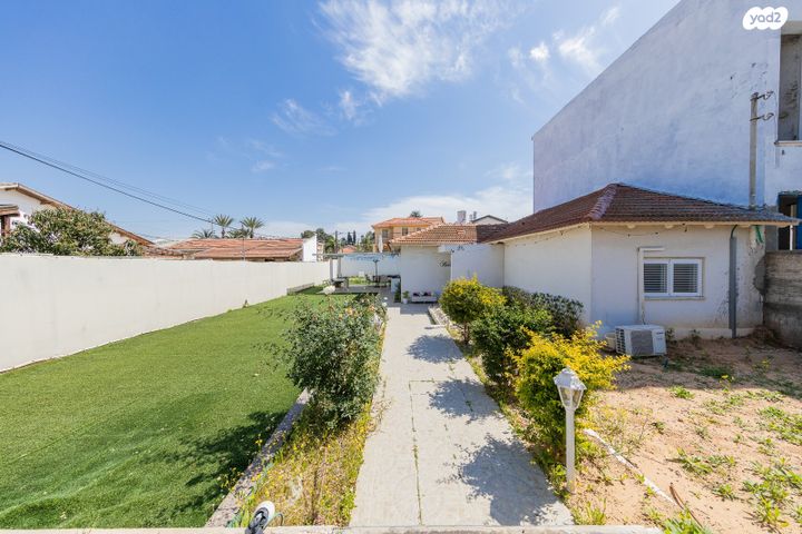 דו משפחתי, עין שריד