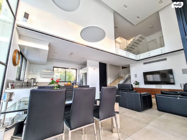 בית פרטי/ קוטג', קרית הפרחים - 2005, רעננה