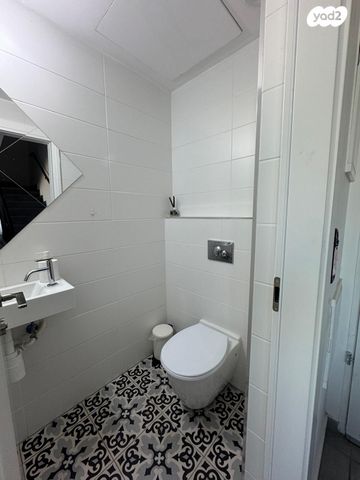 דירה, גרציאני יצחק, גני שרונה, קרית הממשלה, תל אביב יפו