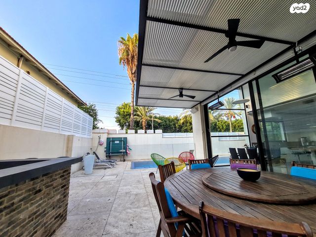 בית פרטי/ קוטג', קרית הפרחים - 2005, רעננה