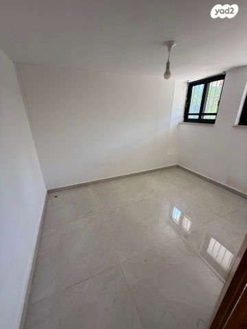 דירת גן, עין זיק 12, שאר העיר, מיתר / כרמית