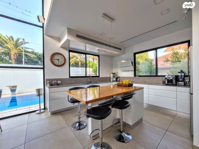 בית פרטי/ קוטג', קרית הפרחים - 2005, רעננה