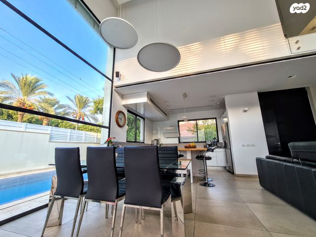 בית פרטי/ קוטג', קרית הפרחים - 2005, רעננה