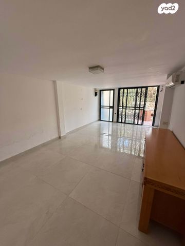 דירת גן, עין זיק 12, שאר העיר, מיתר / כרמית