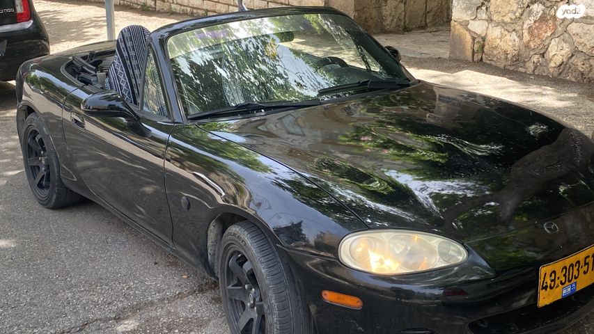 מודעת רכב מאזדה MX-5