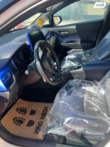 מודעת רכב טויוטה C-HR