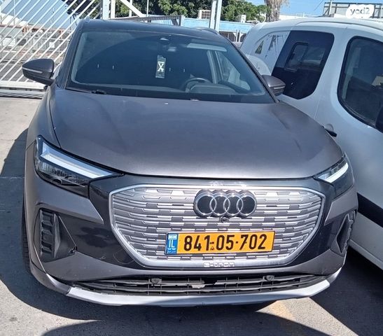 מודעת רכב אאודי Q4 e-tron