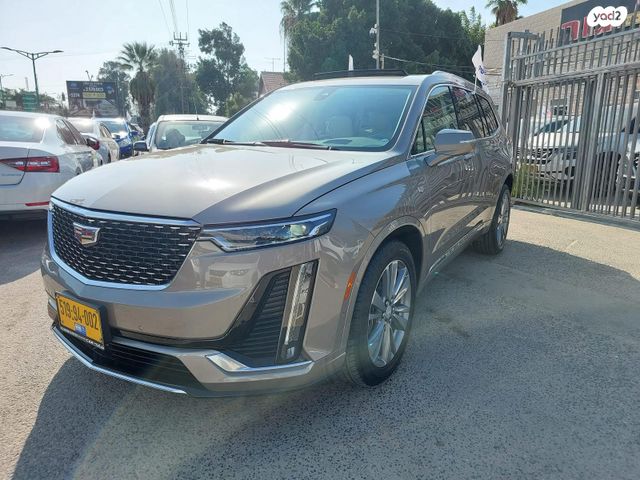 קאדילק XT6