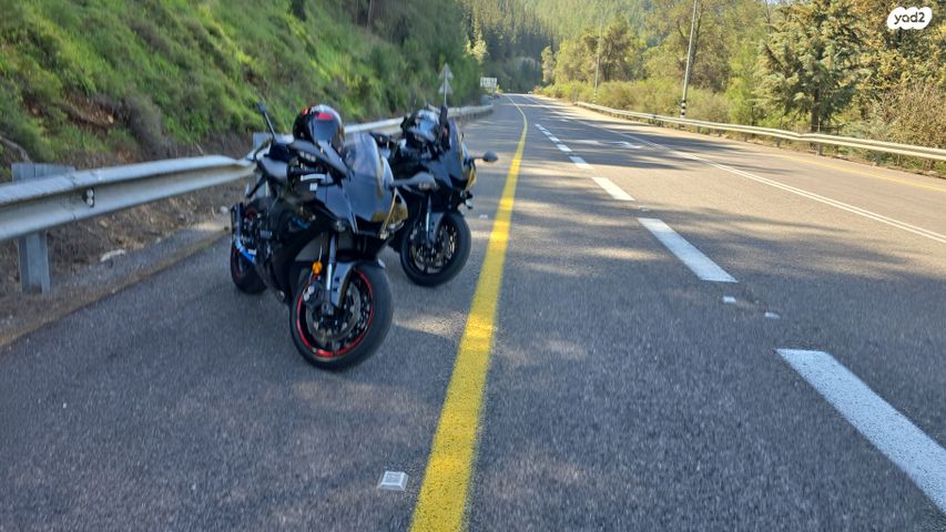 מודעת רכב ימאהה YZF-R1