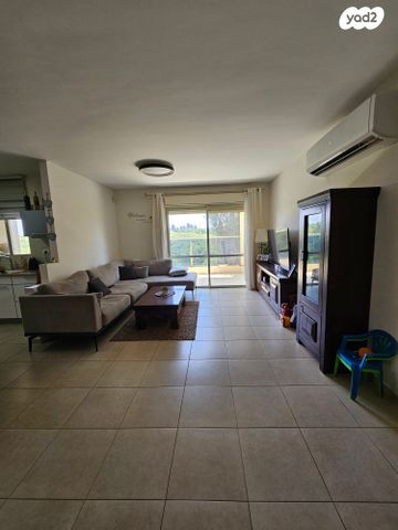 דירה, שדרות בגין 85, נוף הדר, כפר יונה