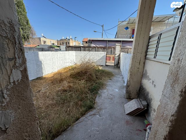 דירת גן, קרית אתא