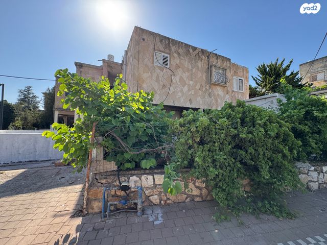 דירת גן, קרית אתא