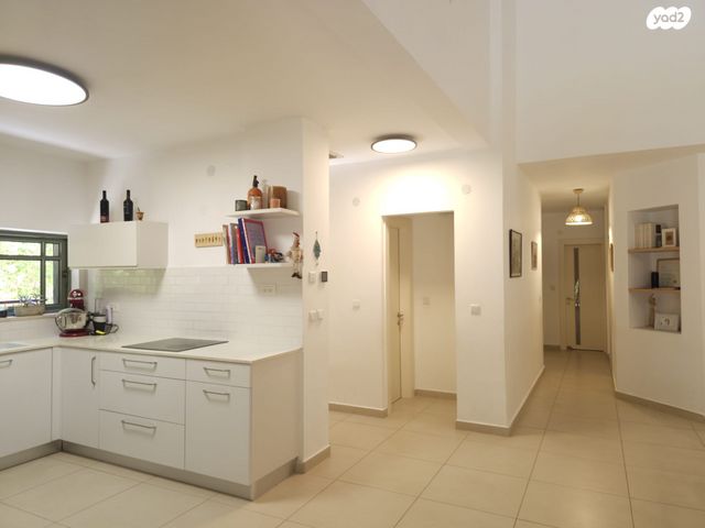 דו משפחתי, צור יגאל, כוכב יאיר / צור יגאל