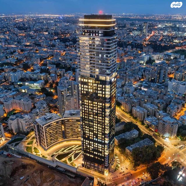 גג/ פנטהאוז, אריאל שרון 4, סיטי, גבעתיים