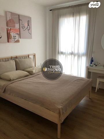 דירה, אריק איינשטיין, הרצליה ב', הרצליה