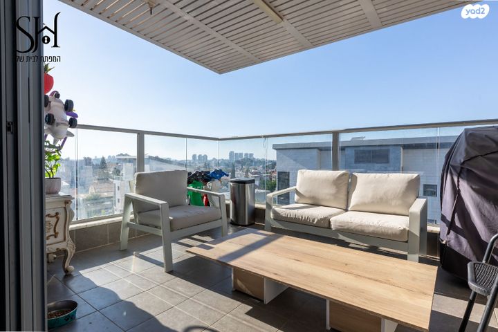 דירה, אורנה פורת, הרקפות, ראשון לציון