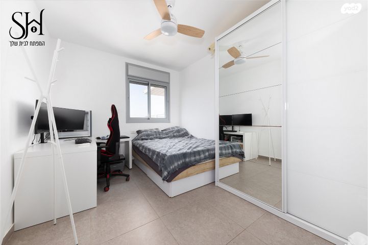 דירה, אורנה פורת, הרקפות, ראשון לציון