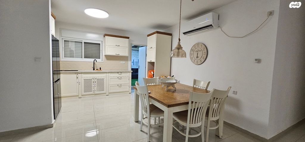 דירת גן, הראשונים, שלומי