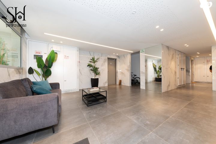 דירה, אורנה פורת, הרקפות, ראשון לציון