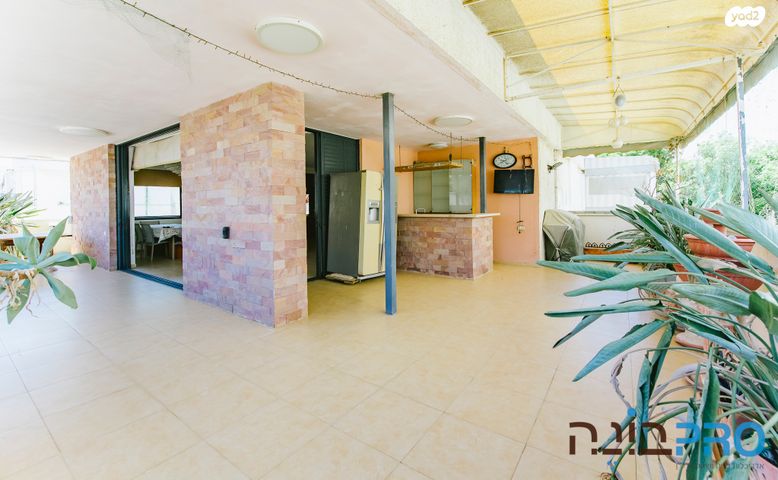 גג/ פנטהאוז, אהרון אייזנברג, א' / צפון מזרח העיר, רחובות