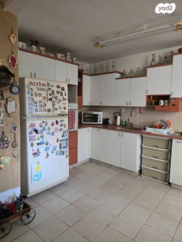 דו משפחתי, אלפי מנשה