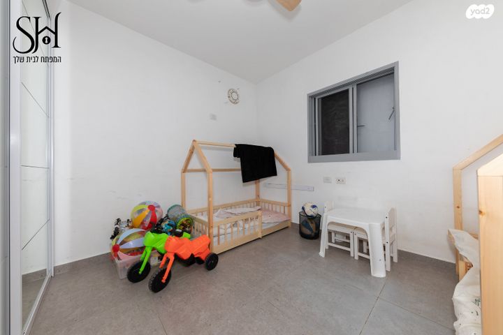 דירה, אורנה פורת, הרקפות, ראשון לציון