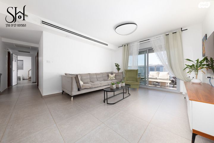 דירה, אורנה פורת, הרקפות, ראשון לציון