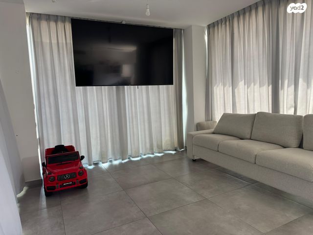 דירה, שדרות רחבעם זאבי, גבעת אולגה, חדרה