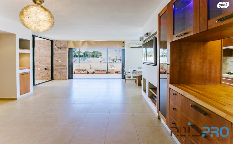 גג/ פנטהאוז, אהרון אייזנברג, א' / צפון מזרח העיר, רחובות