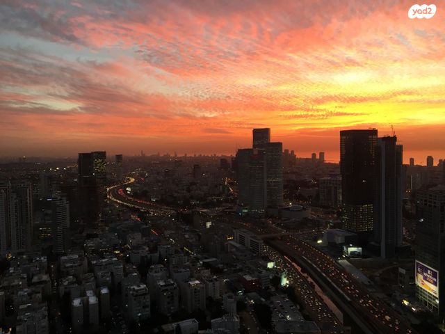 גג/ פנטהאוז, אריאל שרון 4, סיטי, גבעתיים