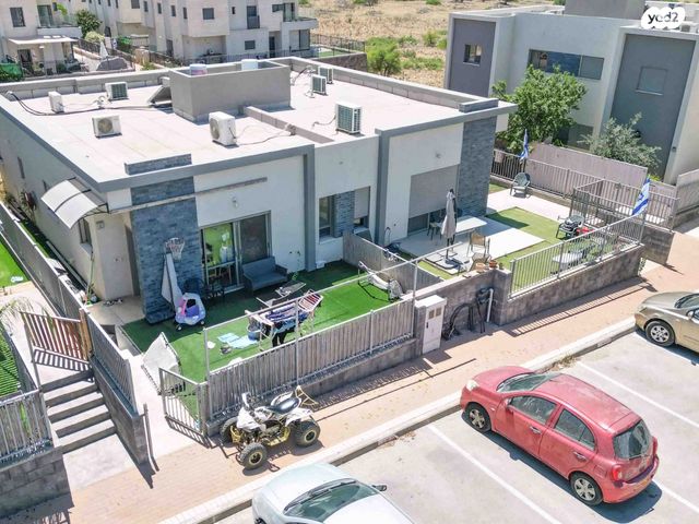 דו משפחתי, ישפה 5, רובע 10 חן, קצרין