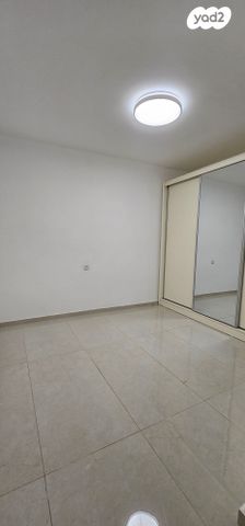 דירת גן, הראשונים, שלומי