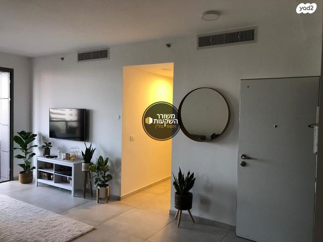 דירה, אריק איינשטיין, הרצליה ב', הרצליה