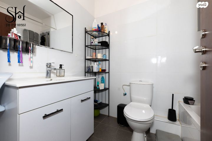 דירה, אורנה פורת, הרקפות, ראשון לציון