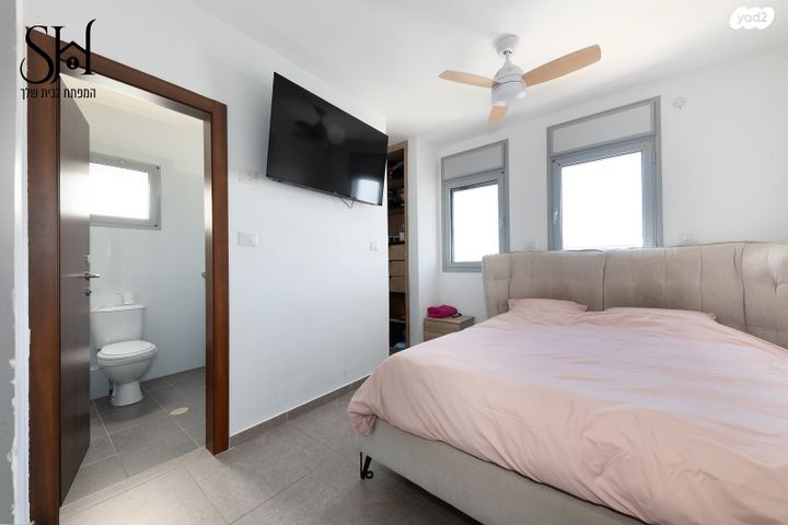 דירה, אורנה פורת, הרקפות, ראשון לציון