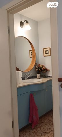 דו משפחתי, נעורים, מרכז, כפר סבא