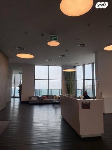 גג/ פנטהאוז, אריאל שרון 4, סיטי, גבעתיים