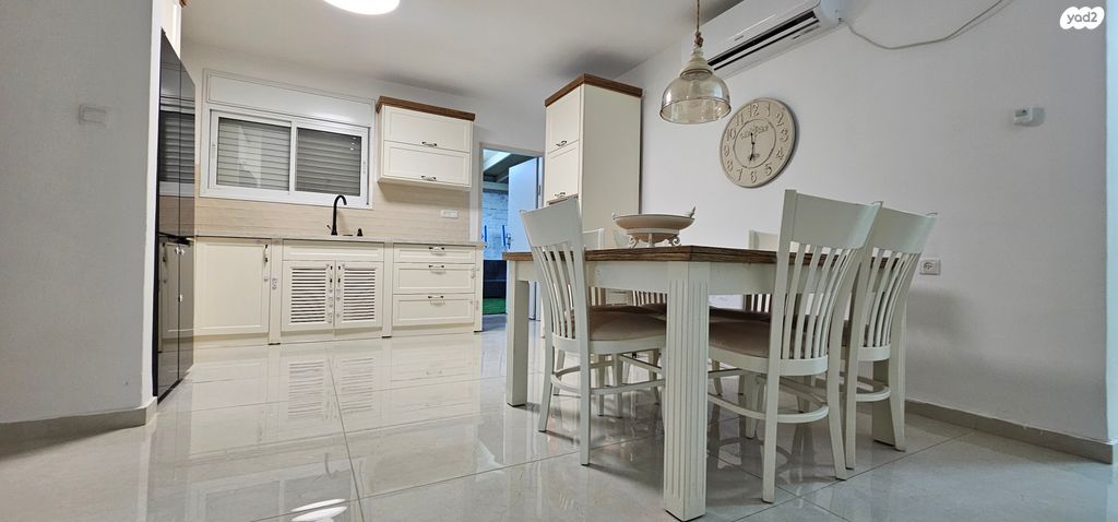 דירת גן, הראשונים, שלומי