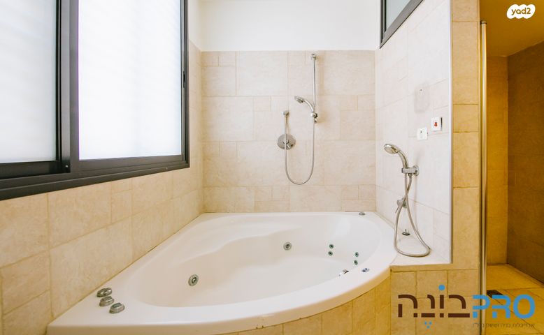 גג/ פנטהאוז, אהרון אייזנברג, א' / צפון מזרח העיר, רחובות